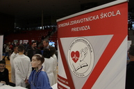 Prehliadka stredných škôl i zamestnávateľov z regiónu hornej nitry prilákala na burzu práce a informácií všetky vekové kategórie - IMG_0136