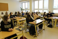 Zväčšiť fotografiu - Rozhodnutie hygienikov zatvorí od pondelka stredné školy v týchto okresoch - Archivna_foto_TSK
