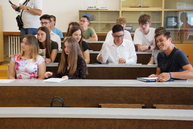 S posledným zvonením a vysvedčením v rukách sa školáci rozbehli v ústrety letným prázdninám - IMG_7469