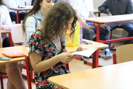 S vysvedčeniami v rukách sa študenti župných stredných škôl vydali na dvojmesačné prázdniny - IMG_6973