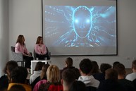 Zväčšiť fotografiu - Škola podporuje študentov k efektívnemu, no i kritickému využívaniu umelej inteligencie
