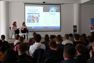 Zväčšiť fotografiu - Škola podporuje študentov k efektívnemu, no i kritickému využívaniu umelej inteligencie
