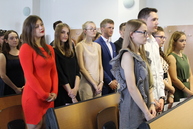 Skúšku dospelosti úspešne zložilo 168 maturantov z gymnázia ľ. štúra v trenčíne. maturitné vysvedčenie si slávnostne prevzali na pôde trenčianskej univerzity - IMG_9163