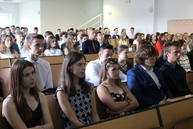 Skúšku dospelosti úspešne zložilo 168 maturantov z gymnázia ľ. štúra v trenčíne. maturitné vysvedčenie si slávnostne prevzali na pôde trenčianskej univerzity - IMG_9170