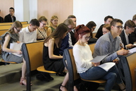 Skúšku dospelosti úspešne zložilo 168 maturantov z gymnázia ľ. štúra v trenčíne. maturitné vysvedčenie si slávnostne prevzali na pôde trenčianskej univerzity - IMG_9205