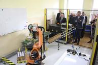 Soš strojnícka v bánovciach nad bebravou sa pýši moderným robotizovaným pracoviskom - IMG_7807