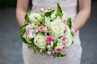 Soš v pruskom na svadobnej show v bytči - kytica  žiačky SOŠ