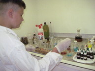 Spojená škola v novákoch opäť sprístupnila laboratóriá pre malých chemikov - IMG_3747