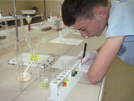 Spojená škola v novákoch opäť sprístupnila laboratóriá pre malých chemikov - IMG_3729