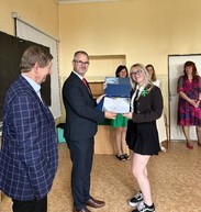 Zväčšiť fotografiu - Spoznali sme prvých absolventov technického odboru spracovania plastov - IMG_3425 (2)
