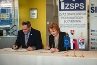 Zväčšiť fotografiu - Stavebná priemyslovka sa priblížila k prestížnemu titulu centra excelentnosti - TSK_SPŠ Bellušu TN_memorandum_mini-6