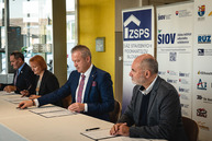Zväčšiť fotografiu - Stavebná priemyslovka sa priblížila k prestížnemu titulu centra excelentnosti - TSK_SPŠ Bellušu TN_memorandum_mini-9