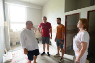 Stavebné práce na prvej strednej zdravotníckej škole na hornej nitre pokračujú podľa harmonogramu, rozsiahlu rekonštrukciu podstupuje aj obchodná akadémia v prievidzi. - 20190726_PD_kontrolny_den_016w