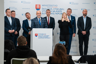 Zväčšiť fotografiu - Stredné školstvo potrebuje zásadnú modernizáciu - TK_k optimalizacii -6