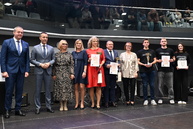 Zväčšiť fotografiu - Stredoškolák hostil vzácnu návštevu, na jilemáku pribudol nový výťah