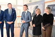 Zväčšiť fotografiu - Stredoškolák hostil vzácnu návštevu, na jilemáku pribudol nový výťah