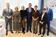 Zväčšiť fotografiu - Stredoškolák hostil vzácnu návštevu, na jilemáku pribudol nový výťah