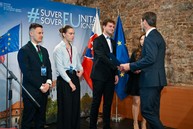 Zväčšiť fotografiu - Študenti našich stredných škôl uspeli v súťaži o prínose eú - TSK Súťaž EÚ20_6