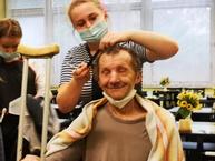 Zväčšiť fotografiu - Študentky soš obchodu a služieb v púchove nezištne pomáhali - IMG_20211021_094147