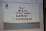 Takmer 60 študentov z 26 stredných škôl z celého trenčianskeho kraja prišlo diskutovať o svojich víziách priamo s trenčianskym županom - IMG_0002