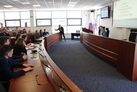 Takmer 60 študentov z 26 stredných škôl z celého trenčianskeho kraja prišlo diskutovať o svojich víziách priamo s trenčianskym županom - IMG_0096