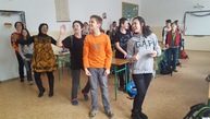Tradície svojich krajín priblížili bánovským gymnazistom 4 stážistky z brazílie aj čľr - Marina_Diah_interaktivne_hry