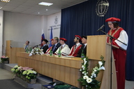 Trenčianska univerzita alexandra dubčeka v trenčíne udelila čestný titul doctor honoris causa dvom významným osobnostiam akademického a vedeckého života - IMG_8504