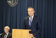 Trenčianski gymnazisti si na pôde trenčianskej univerzity alexandra dubčeka prevzali svoje maturitné vysvedčenia - IMG_3967