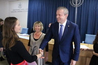 Trenčianski gymnazisti si na pôde trenčianskej univerzity alexandra dubčeka prevzali svoje maturitné vysvedčenia - IMG_3977