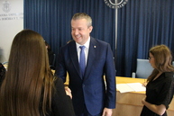 Trenčianski gymnazisti si na pôde trenčianskej univerzity alexandra dubčeka prevzali svoje maturitné vysvedčenia - IMG_3991