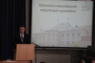 Trenčianski gymnazisti si na pôde trenčianskej univerzity alexandra dubčeka prevzali svoje maturitné vysvedčenia - IMG_4023