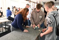 Zväčšiť fotografiu - Trenčiansky robotický deň s rekordným počtom škôl a robotov