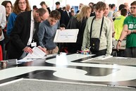 Zväčšiť fotografiu - Trenčiansky robotický deň s rekordným počtom škôl a robotov