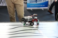 Zväčšiť fotografiu - Trenčiansky robotický deň s rekordným počtom škôl a robotov
