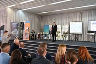 Zväčšiť fotografiu - Trenčiansky robotický deň s rekordným počtom škôl a robotov