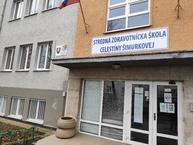 Zväčšiť fotografiu - Trenčiansky samosprávny kraj otvára od pondelka stredné školy - 1613653194250