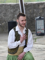 Tridsiatka študentov dnes zložila skúšku dospelosti na trenčianskom hrade - MATURITA (10)