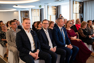 Zväčšiť fotografiu - Učitelia nestarnú, rastú do múdrosti - 
