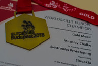 V konkurencii 500 účastníkov z 30 krajín na olympiáde zručností euroskills vybojoval prvenstvo žiak soš stará turá - medaila--DSC_1167