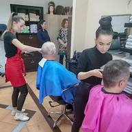 Zväčšiť fotografiu - Vyučiť sa za barbiera bude možné aj v trenčianskom kraji - 339994729_124221573884463_4954769811512476447_n