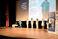 Zväčšiť fotografiu - Za úspechom školy dnes stojí 35 rokov histórie