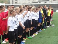 Žiaci deväťdesiatnikov si zahrali futbal v trenčíne - DSC02810