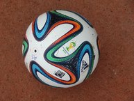 Žiaci deväťdesiatnikov si zahrali futbal v trenčíne - DSC02819