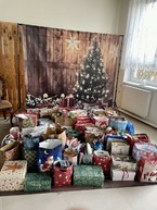 Zväčšiť fotografiu - Žiaci opäť priniesli radosť klientom zariadenia sociálnych služieb v slavnici