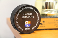 Zlatým duklistom do zbierky pribudol pamätný puk predsedu tsk - Obrázok 191