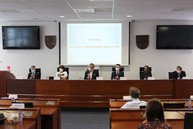 Zväčšiť fotografiu - Župa ocenila výnimočných žiakov, pedagógov aj ďalších zamestnancov škôl - TSK_oceňovanie ped 2021 (1)