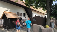 Zväčšiť fotografiu - Župa v rámci európskeho roku mládeže ponúka veľké možnosti - rodny dom LS a AD v Uhrovci 1