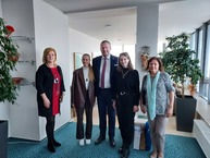 Zväčšiť fotografiu - Župan prijal študentky trenčianskej obchodnej akadémie - 20220420_091620