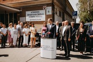 Zväčšiť fotografiu - Župná športová škola medzi elitnými centrami pre mladých olympionikov získala aj nový mikrobus
