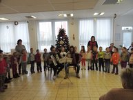Čakanie na najkrajšie sviatky roka pomáhali klientom css - bystričan krátiť deti z materskej školy a detského charitného domu - m_DSCN7979